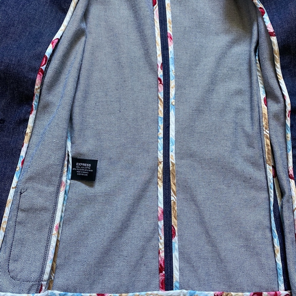 Express Ladies Denim Vest - Picture 4 of 4